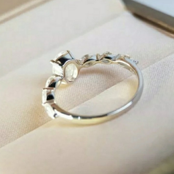 Dazzling Silver Women's Ring - Picture 4 of 6